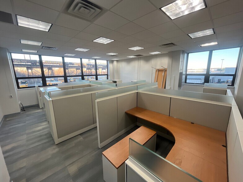 More Photos Of 4101 N Delaware Ave, Philadelphia Office For Sale