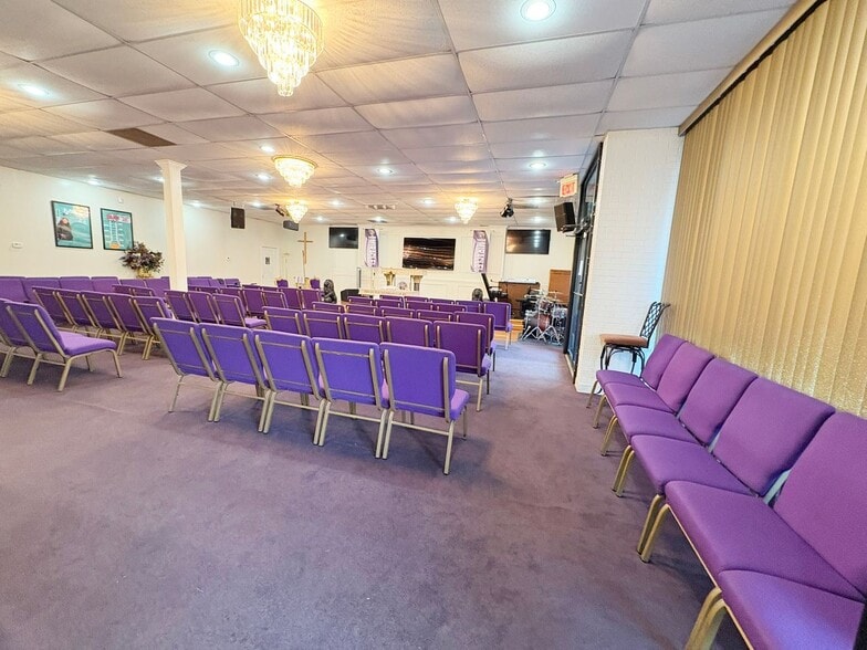 More Photos Of 97 Yost Pl, Capitol Heights Fast Food For Sale