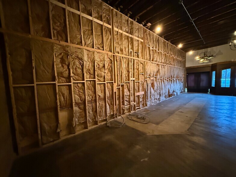 More Photos Of 217 W Main St, Tishomingo Storefront Retail Office For Lease