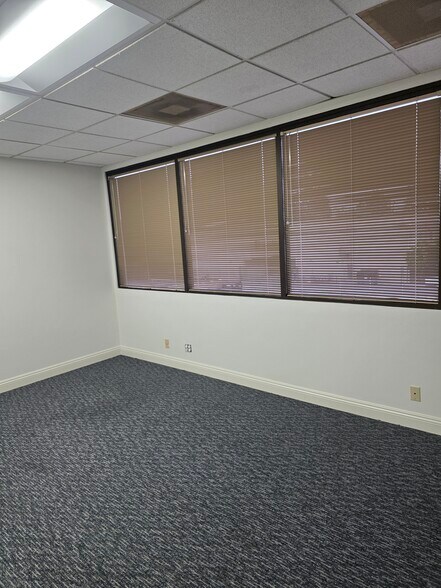 More Photos Of 22148 Sherman Way, Canoga Park Office For Lease