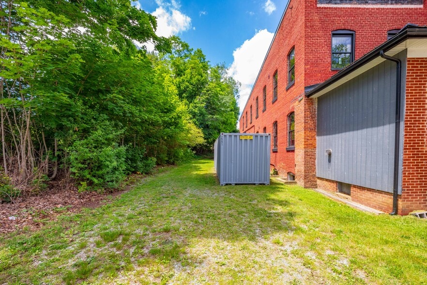 More Photos Of 1340 W Main St, Wytheville Loft Creative Space For Sale