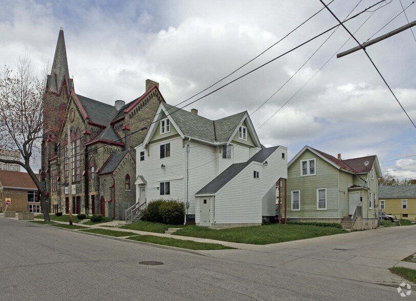 More Photos Of 124-140 W Garfield Ave, Milwaukee Religious Facility For Lease