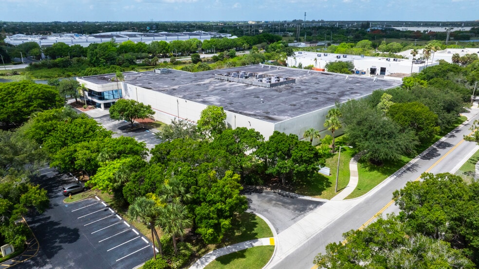 More Photos Of 13800 Logistics Center, Sunrise Industrial For Lease