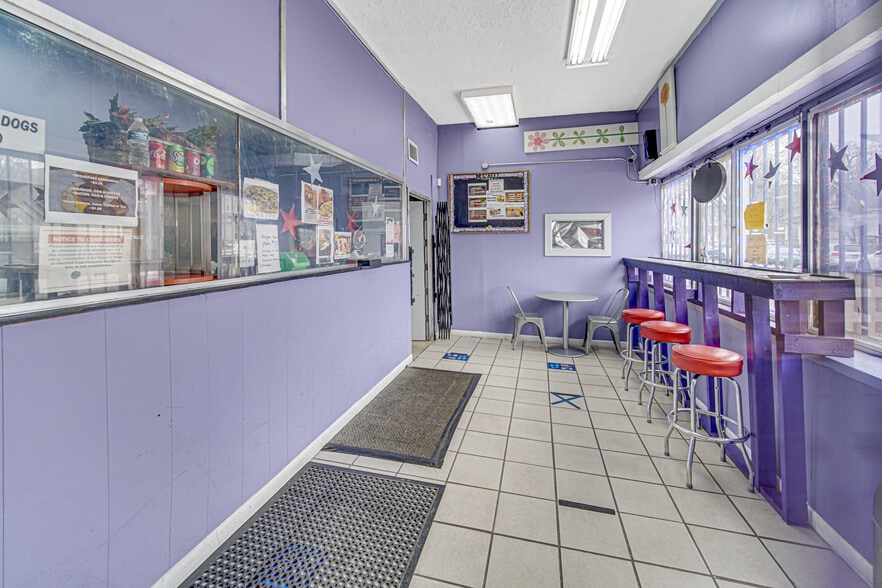 More Photos Of 5600-5612 W Division St, Chicago Storefront For Sale