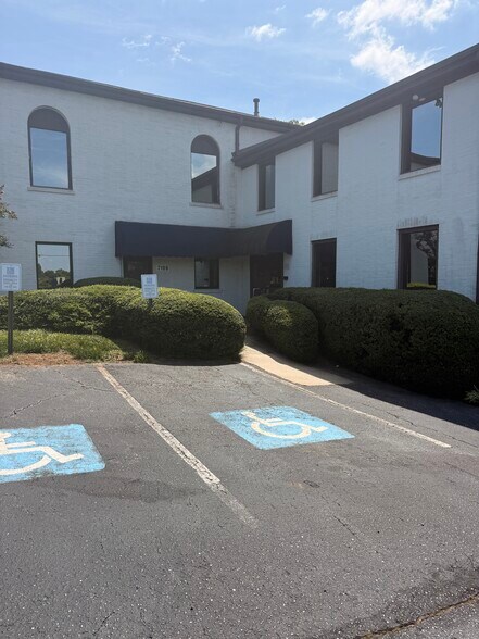 More Photos Of 710 Lowndes Hill Rd, Greenville Office For Lease