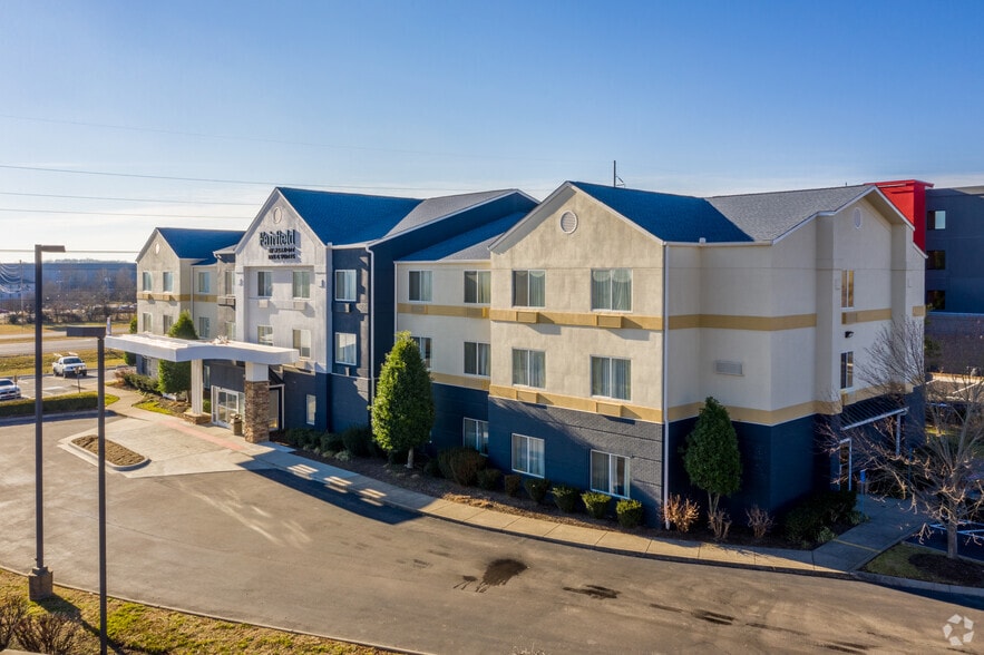 More Photos Of 810 Expo Dr, Smyrna Hotel For Sale