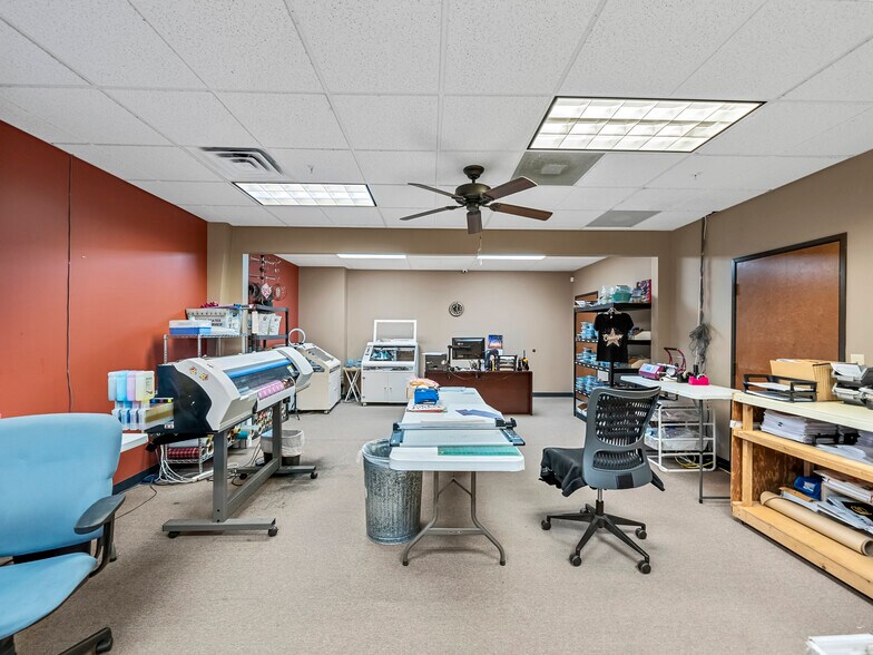 More Photos Of 10 Regency Dr, Wylie Light Distribution For Lease