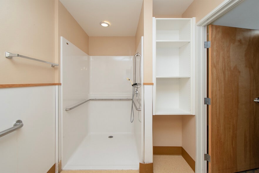 More Photos Of 202 Birdsong Ln, Port Angeles Healthcare For Sale
