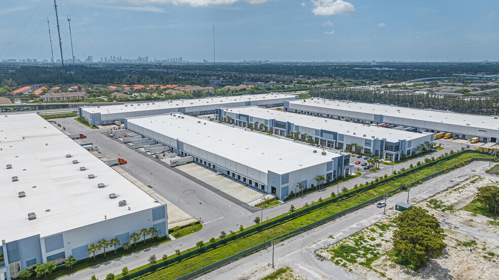 More Photos Of 1620 NW 215th St, Miami Gardens Unknown For Lease