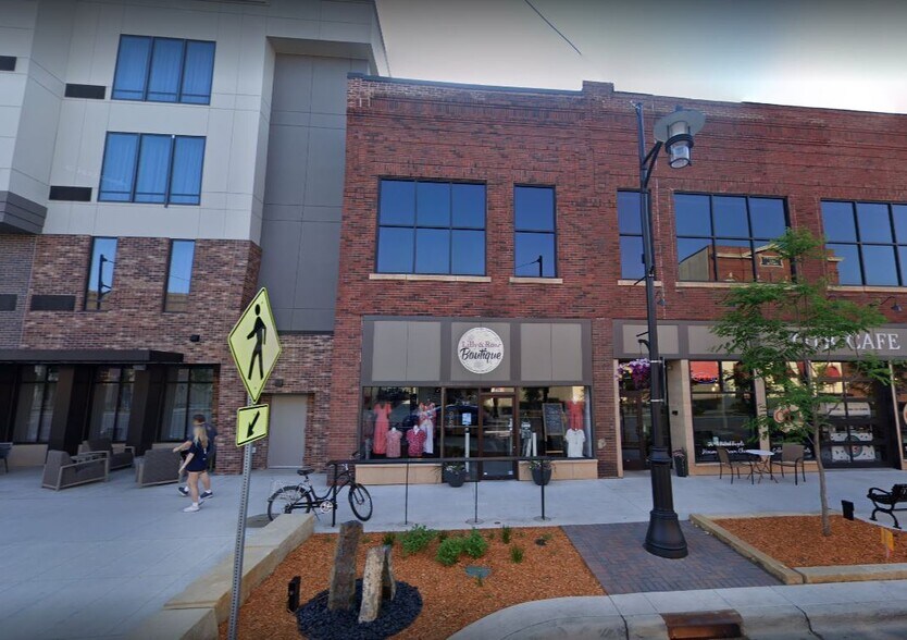 Primary Photo Of 211 N Cedar Ave, Owatonna Restaurant For Lease