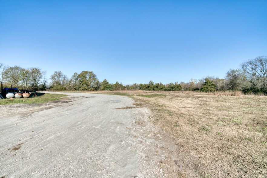 More Photos Of 9360 Osr, Midway Specialty For Lease