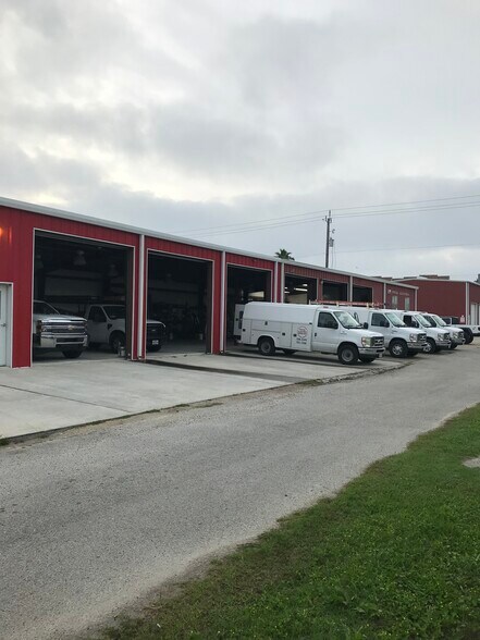 More Photos Of 3614 Alice St, Galveston Distribution For Sale