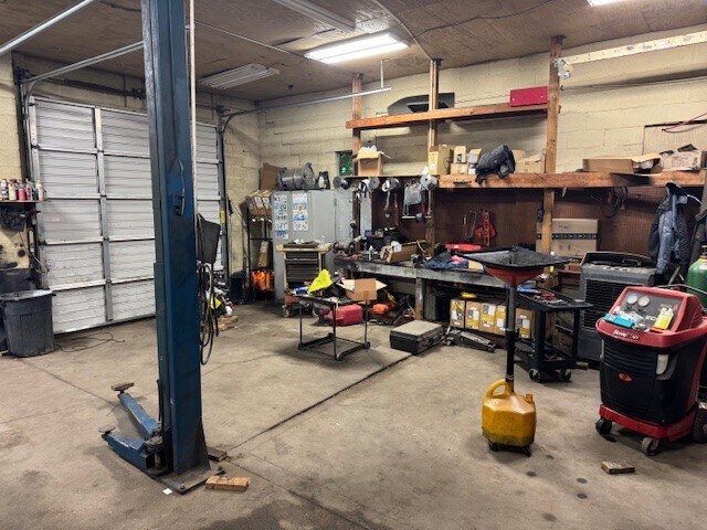 More Photos Of 412 E Spring St, Palestine Auto Dealership For Sale