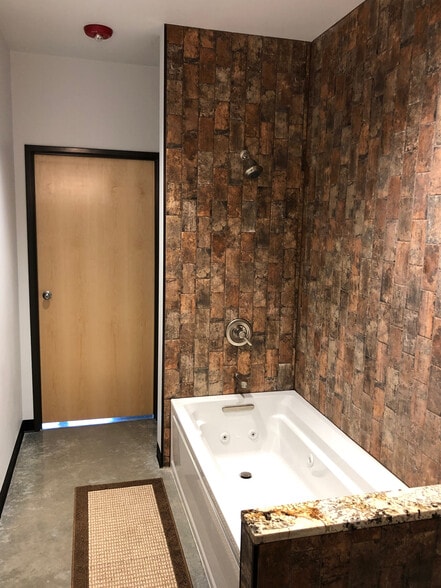 More Photos Of 1567 Vista View Dr, Longmont Showroom For Sale