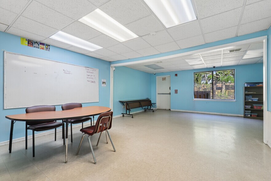 More Photos Of 772 Foxridge Center Dr, Orange Park Office For Sale