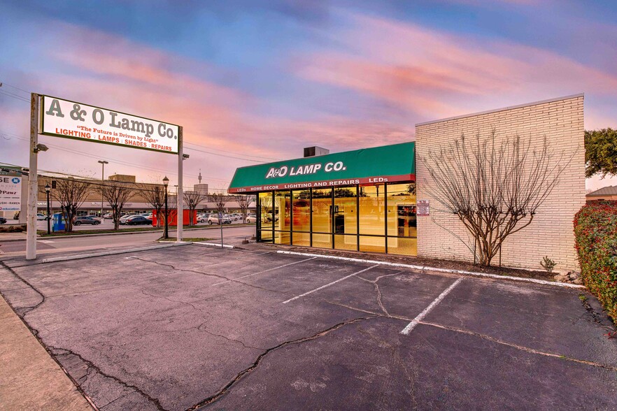 Primary Photo Of 3936 Bellaire Blvd, Houston General Retail For Lease