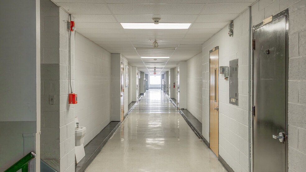 More Photos Of 81 Evick Dr, Franklin Flex For Sale