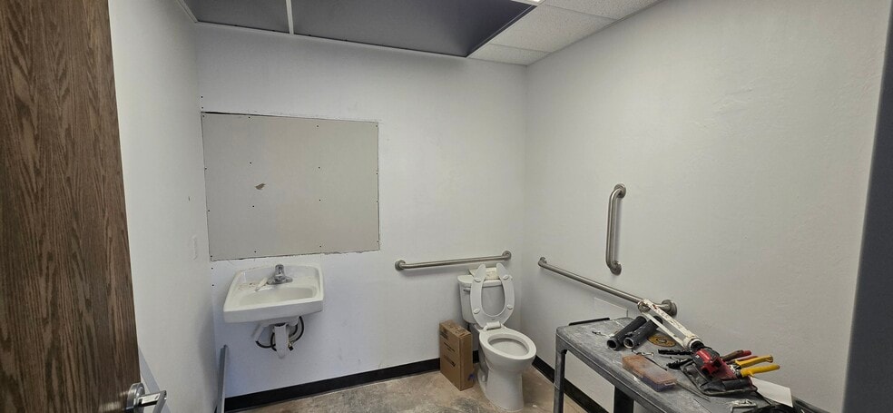 More Photos Of 1341 SW 59th St, Oklahoma City General Retail For Lease