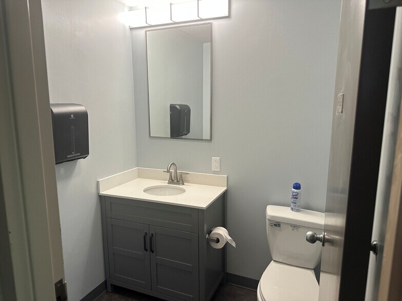More Photos Of 390 Pierce St, Kingston Medical For Lease