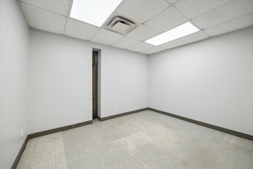 More Photos Of 8730 Ley Rd, Houston Warehouse For Sale