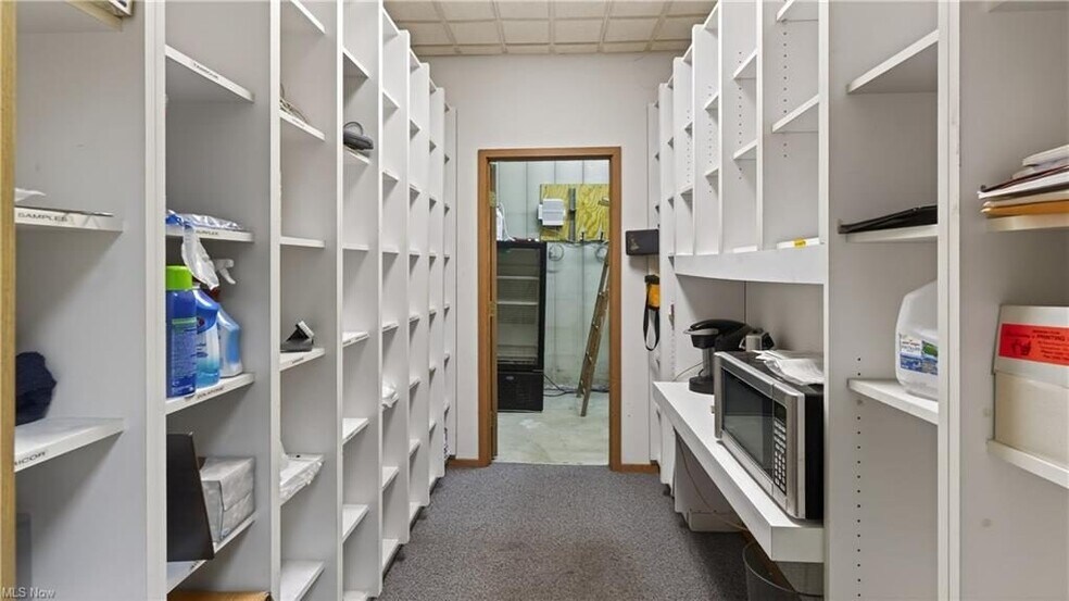 More Photos Of 3060 Gale Ave, Hubbard Warehouse For Sale