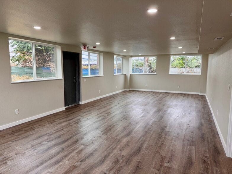 More Photos Of 4233 NE 147th Ave, Portland Warehouse For Lease