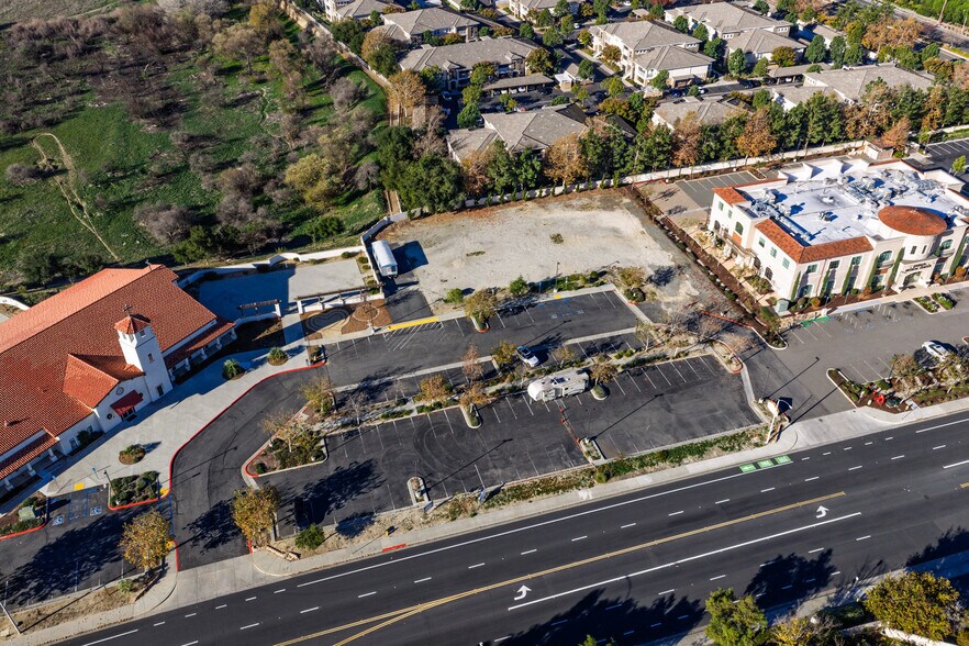 More Photos Of 44625 Avenida de Missiones, Temecula Medical For Lease