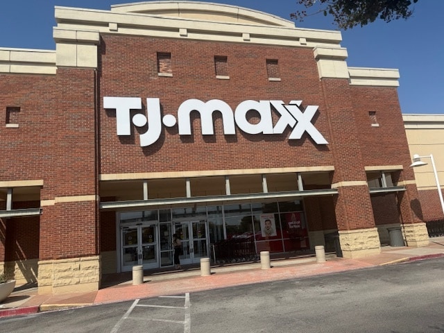 More Photos Of 852 Northeast Mall Blvd, Hurst General Retail For Lease