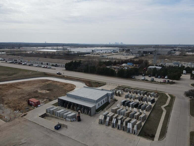 More Photos Of 2300 Handley Ederville Rd, Fort Worth Warehouse For Lease