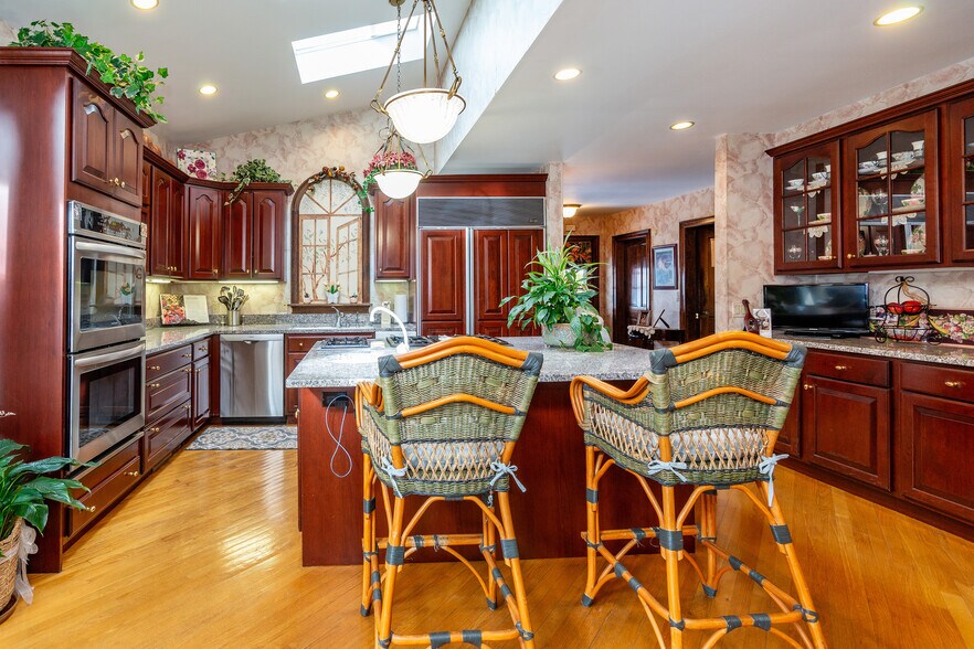 More Photos Of 90 Putnam Pike, Johnston Flex For Sale