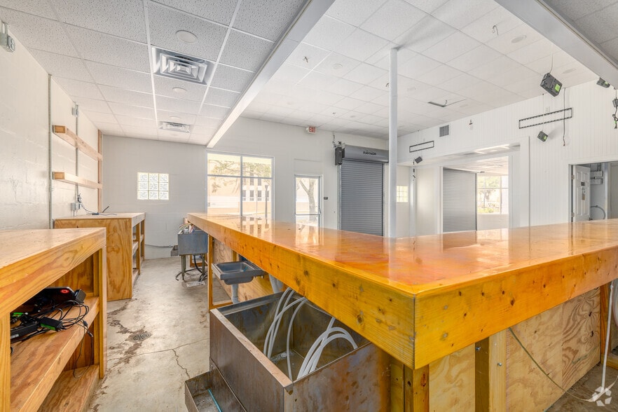 More Photos Of 223 S Main St, Gainesville Freestanding For Lease