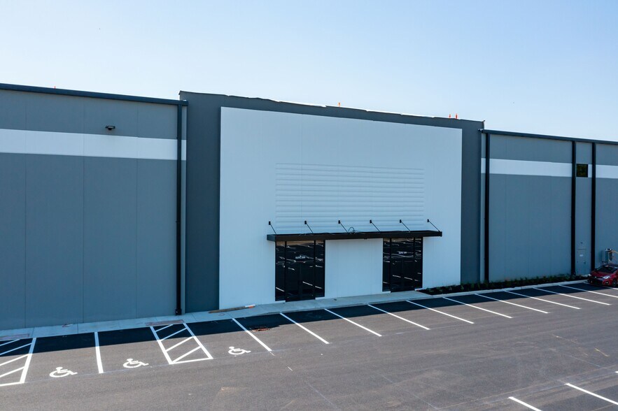 More Photos Of 161 Kenmore Blvd, Commercial Point Industrial For Sale