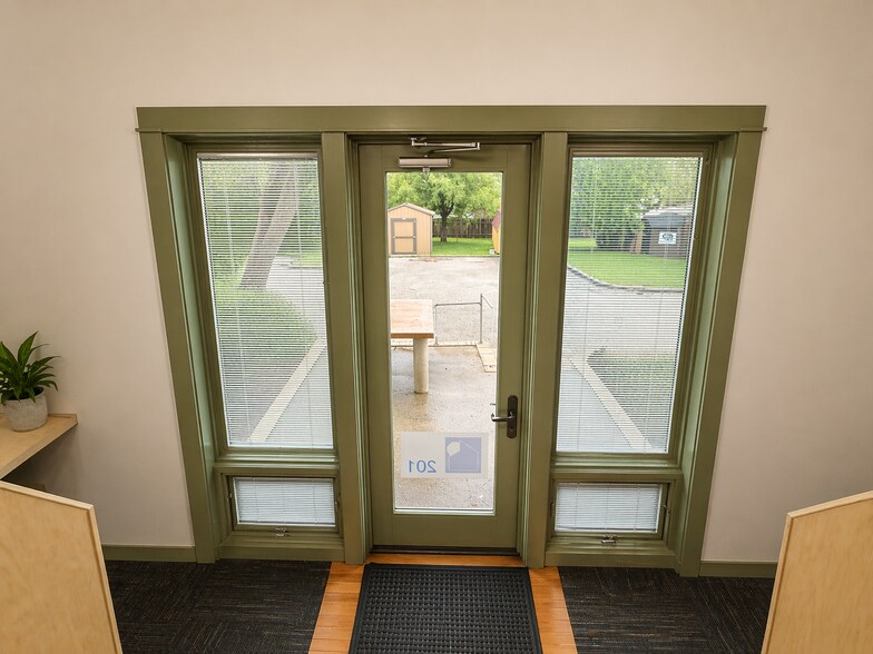 More Photos Of 13438-1 Bandera Rd, Helotes Office For Sale