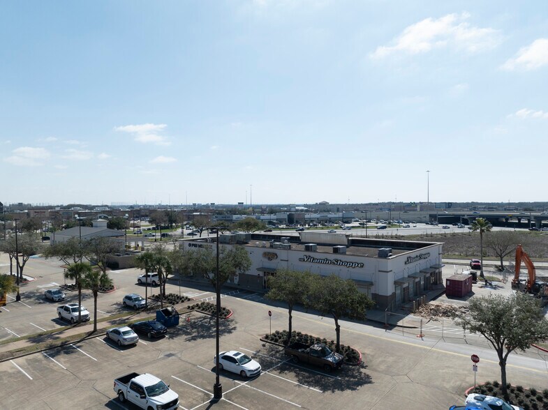 More Photos Of 19325-19435 Gulf Fwy, Webster Unknown For Lease