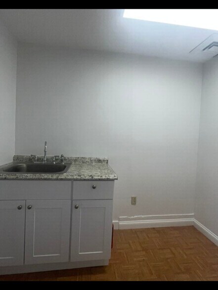 More Photos Of 14 Main St, Bedford Hills Storefront Retail Office For Lease