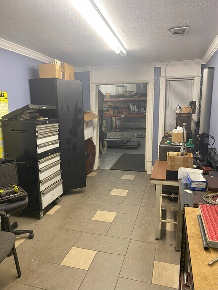 More Photos Of 295 Riley Fuzzel rd, Spring Warehouse For Lease