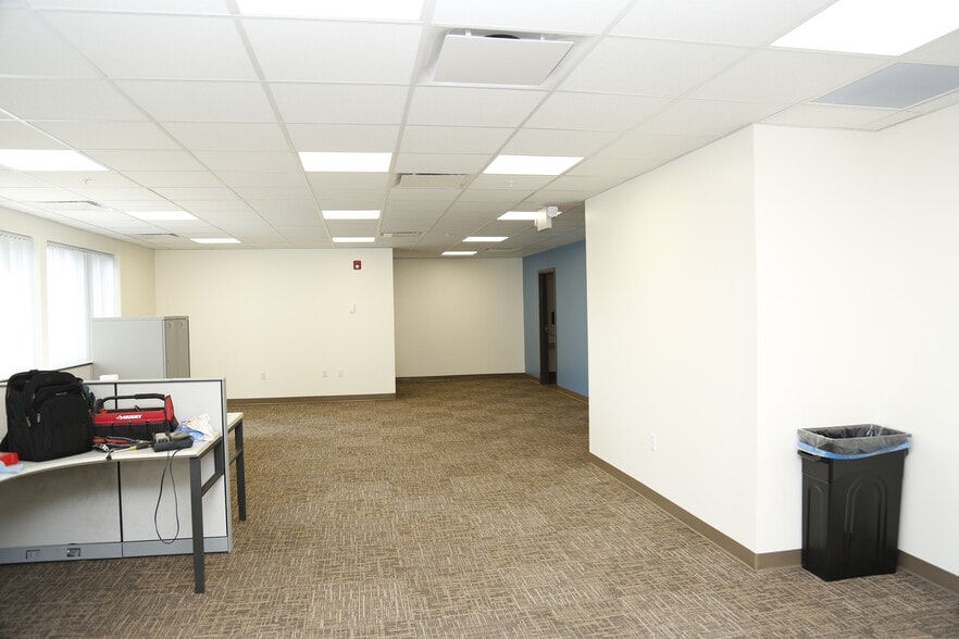 More Photos Of 300 Wedgewood Dr, Morgantown Medical For Lease