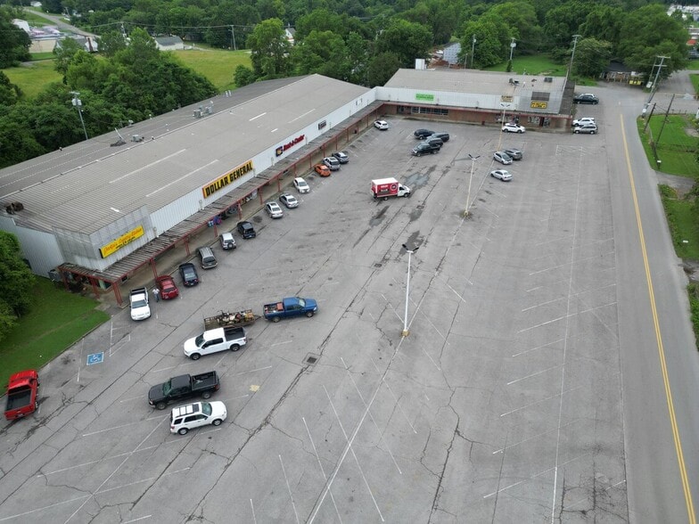 More Photos Of 924 Providence Blvd, Clarksville Unknown For Lease