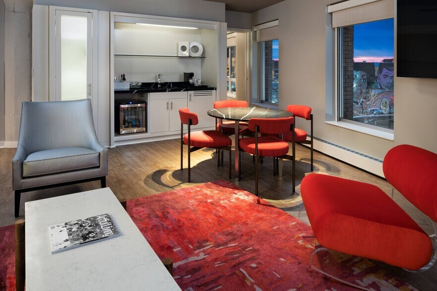 More Photos Of 901 Hennepin Ave, Minneapolis Hotel For Lease