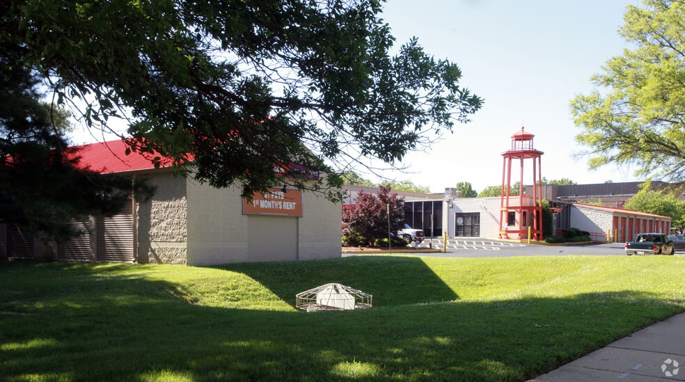 Primary Photo Of 1751 Old Meadow Rd, McLean Self Storage For Lease