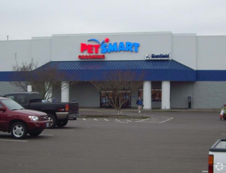 More Photos Of 2925 Lancaster Dr NE, Salem Freestanding For Sale