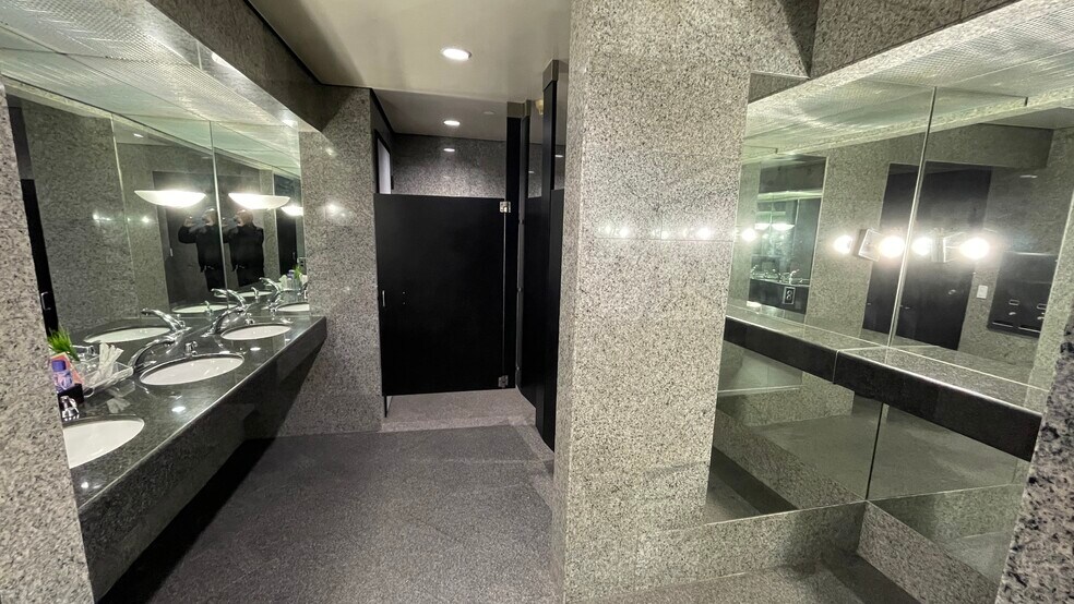 More Photos Of 640 S San Vicente Blvd, Los Angeles Medical For Lease