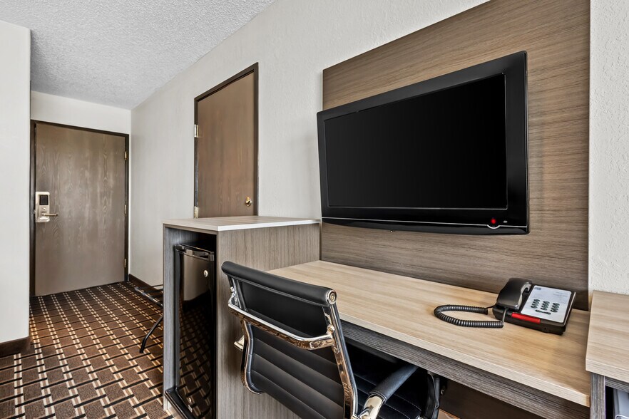 More Photos Of 110 Sodrac Dr, North Sioux City Hotel For Sale