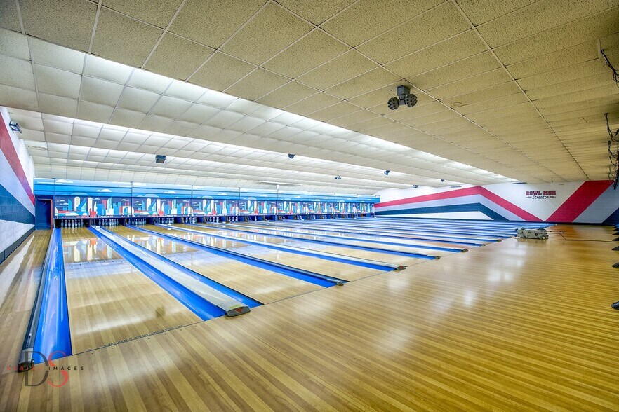 More Photos Of 2414 IL-23, Streator Flex For Sale