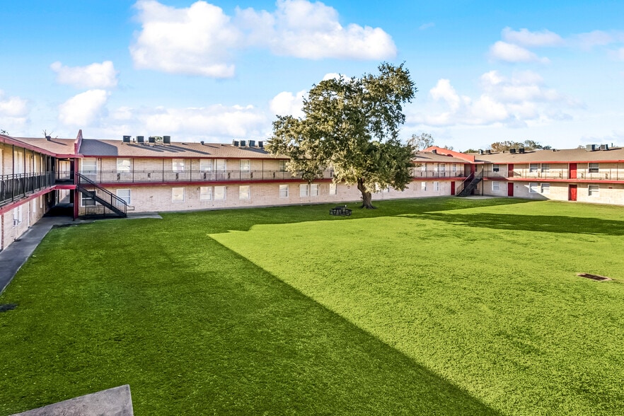 More Photos Of 3300 Garden Oaks Dr, New Orleans Apartments For Sale