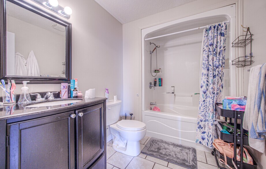 More Photos Of 172 Regina St N, Waterloo Apartments For Sale