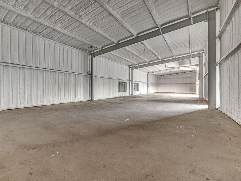 More Photos Of 2317 S Eastern Ave, Oklahoma City Warehouse For Lease