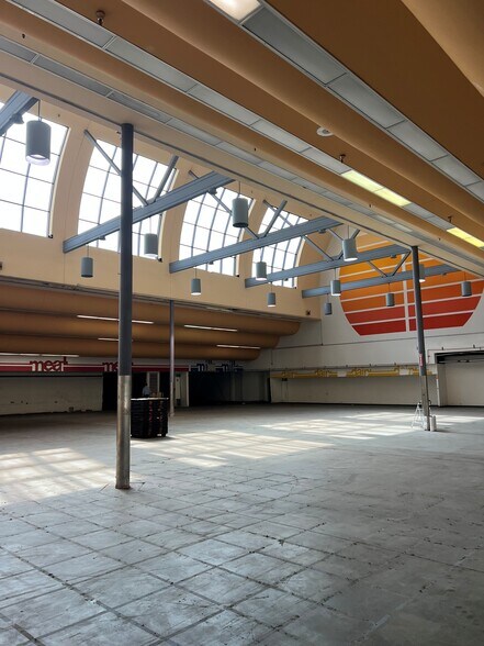 More Photos Of 115 N Del Rosa Dr, San Bernardino Warehouse For Lease