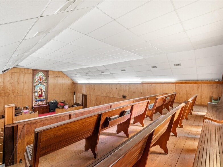 More Photos Of 307 Broadnax St, Daingerfield Religious Facility For Sale
