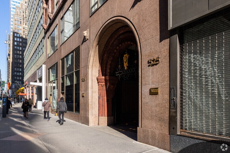 More Photos Of 525 Seventh Ave, New York Office For Lease
